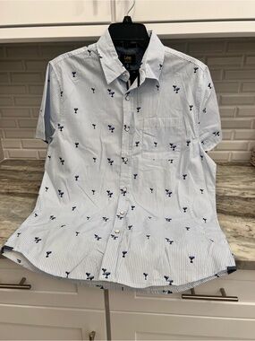 New Lee Men’s Light Blue Striped Short Sleeve Button-Down with Navy Print Medium